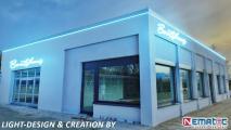 Gebäude im LED Neon-Design in Blau