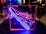 Sport-Lauf-Schuh als LED-Neon-Display