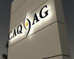 CAQ-AG-Einzelbuchstaben auf der Säule