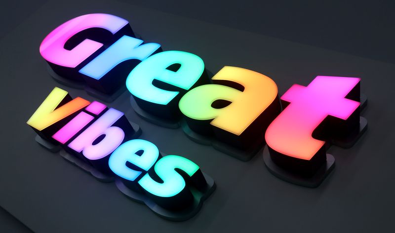 Die LED-Module wurden speziell für die Anwendung in Leuchtreklame wie Leuchtbuchstaben oder sonstigen Leuchtkästen entwickelt. Die LED-Module für Lichtwerbung sind mit speziellen Abstrahlwinkeln und Linsen ausgestattet um eine optimale Ausleuchtung und eine homogener Lichtverteilung zu ermöglichen. Leuchtbuchstaben oder Lichtwerbung mit RGB-LED können jede gewünschte Lichtfarben wiedergeben. Um ein reines neutrales Weiß möglichst farbgetreu wiederzugeben gibt es auch RGBW-Module. 