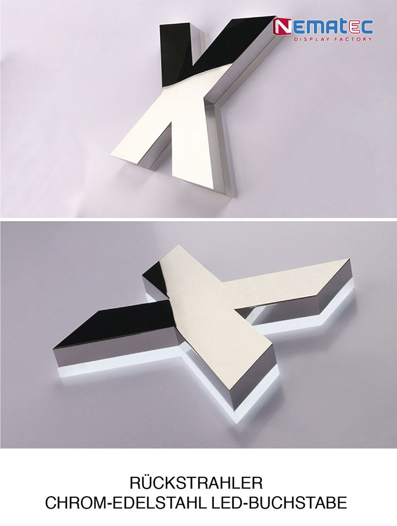 Buchstaben aus Chrom-Edelstahl mit einer Led-Seitenbeleuchtung und Rückbeleuchtung bezieht sich darauf, dass das durchstrahlende Licht von der unteren Hälfte der Zarge einen Lichtschatten wirft, um eine effektvolle Beleuchtung zu erzeugen. Eine Hintergrundbeleuchtung scheint anhand von den Rückstahlern durch das Plexiglas an der Rückseite hindurch.